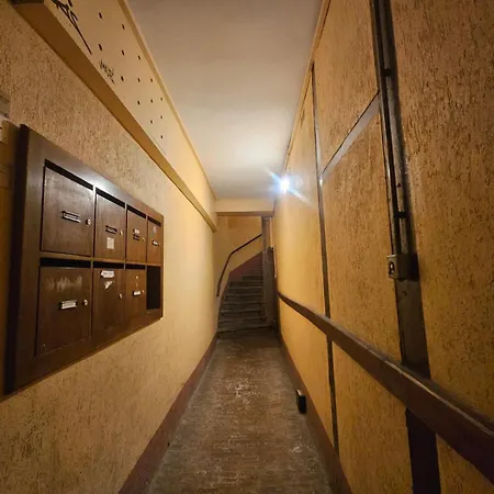 The Artist - Hypercentre * Grenoble